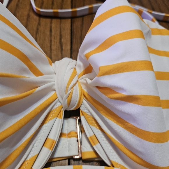 Shade & Shore Tunneled Front Keyhole Striped Bikini top Yellow & White Size 36D - Picture 8 of 13